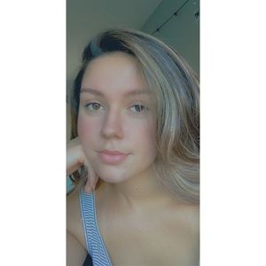 Meet your Posher, Alexi